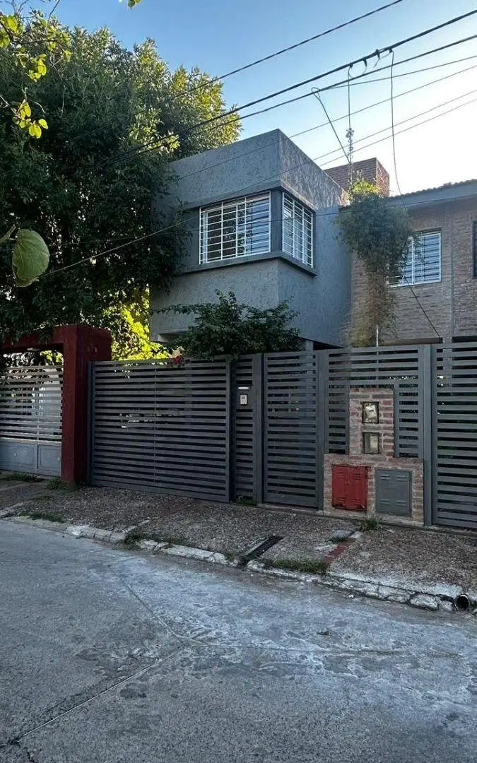 SE VENDE DUPLEX - 3 DORM. -2 BAÑOS - COCHERA - PATIO. 2