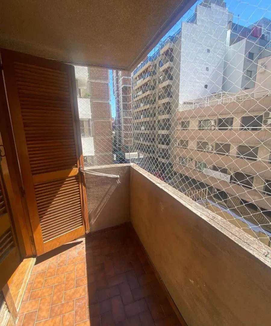 Oportunidad Depto 2 dormitorios, con balcon, a la calle, pisos de parquet impecable, cocina separada 4