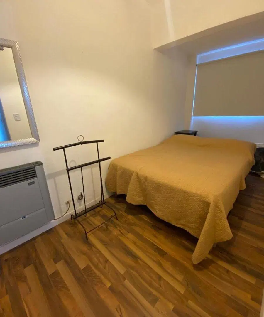 Casa de 3 dorm, 750m2 de terreno 15x50, galeria grande, a 5 cuadras del centro, gas nat, cloacas. 2