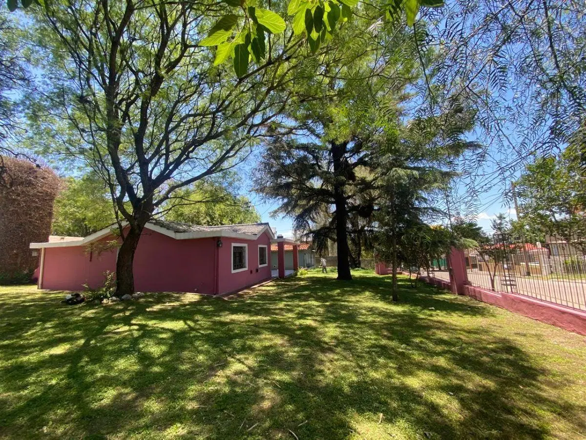 Casa quinta en Carlos Paz 3 dor 2 bños 2 galerias quincho piscina 10x5 a solo 5 cuadras del centro. 5