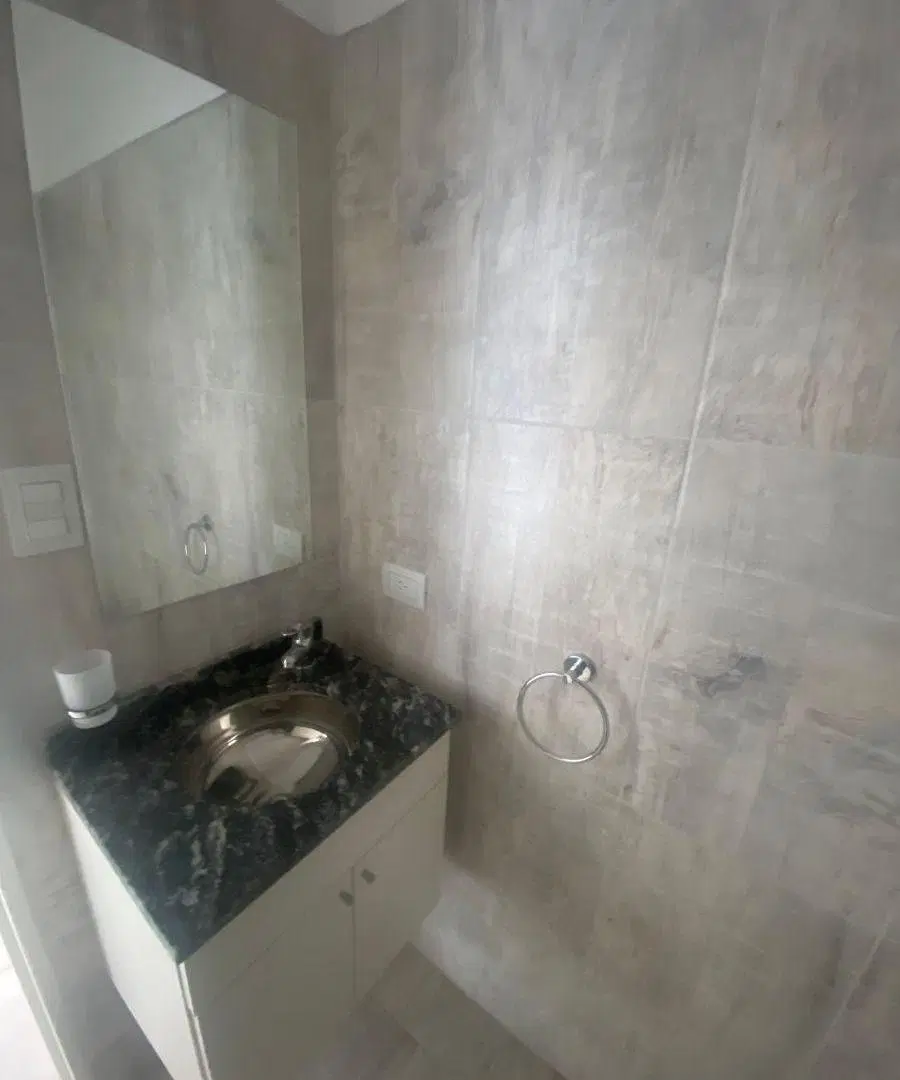 Departamento a estrenar, 1 dorm amplio, 1 bño, liv/com, gran balcon en L, edificio de categoria. 5