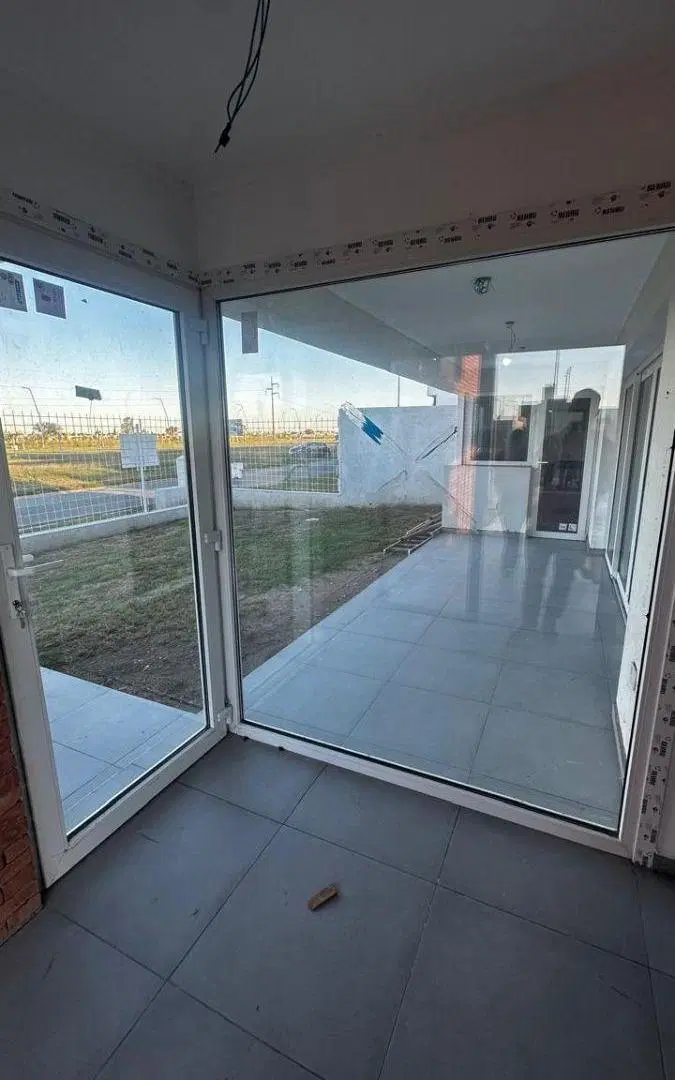 SE VENDE CASA - 3 DORMITORIOS -3 BAÑOS - COCHERAS - PRADOS DE MANANTIALES 3