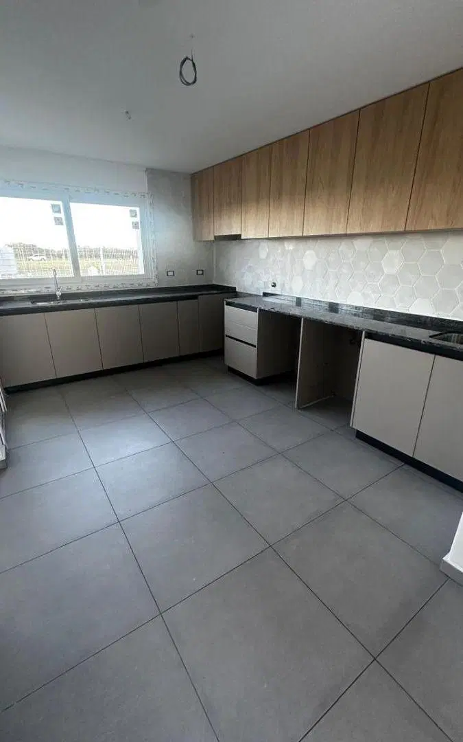 SE VENDE CASA - 3 DORMITORIOS -3 BAÑOS - COCHERAS - PRADOS DE MANANTIALES 2