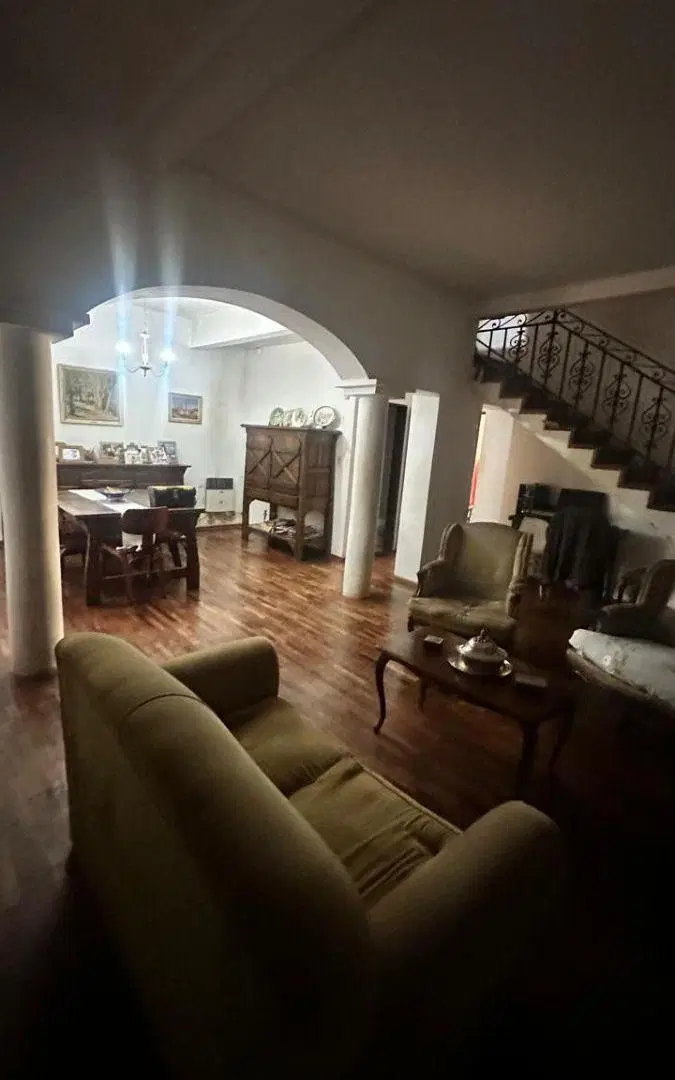 SE VENDE CASA -3 DORM - 3 BAÑOS - COCHERA - PILETA - QUINCHO- PARQUE CAPITAL. 2