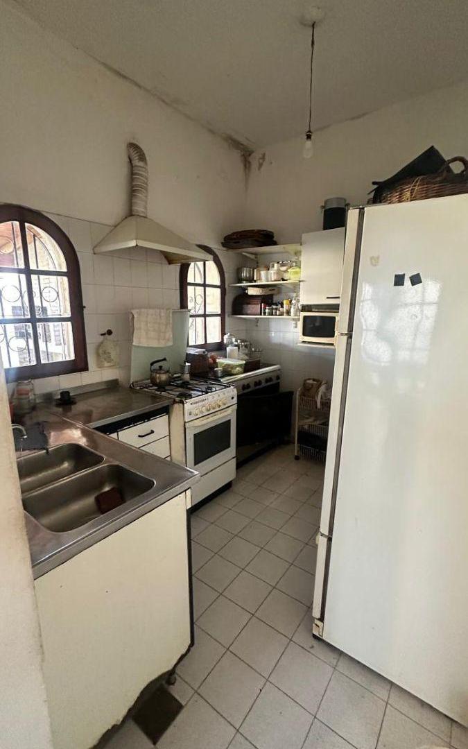 Foto de SE VENDE CASA -3 DORM - 3 BAÑOS - COCHERA - PILETA - QUINCHO- PARQUE, imagen 5