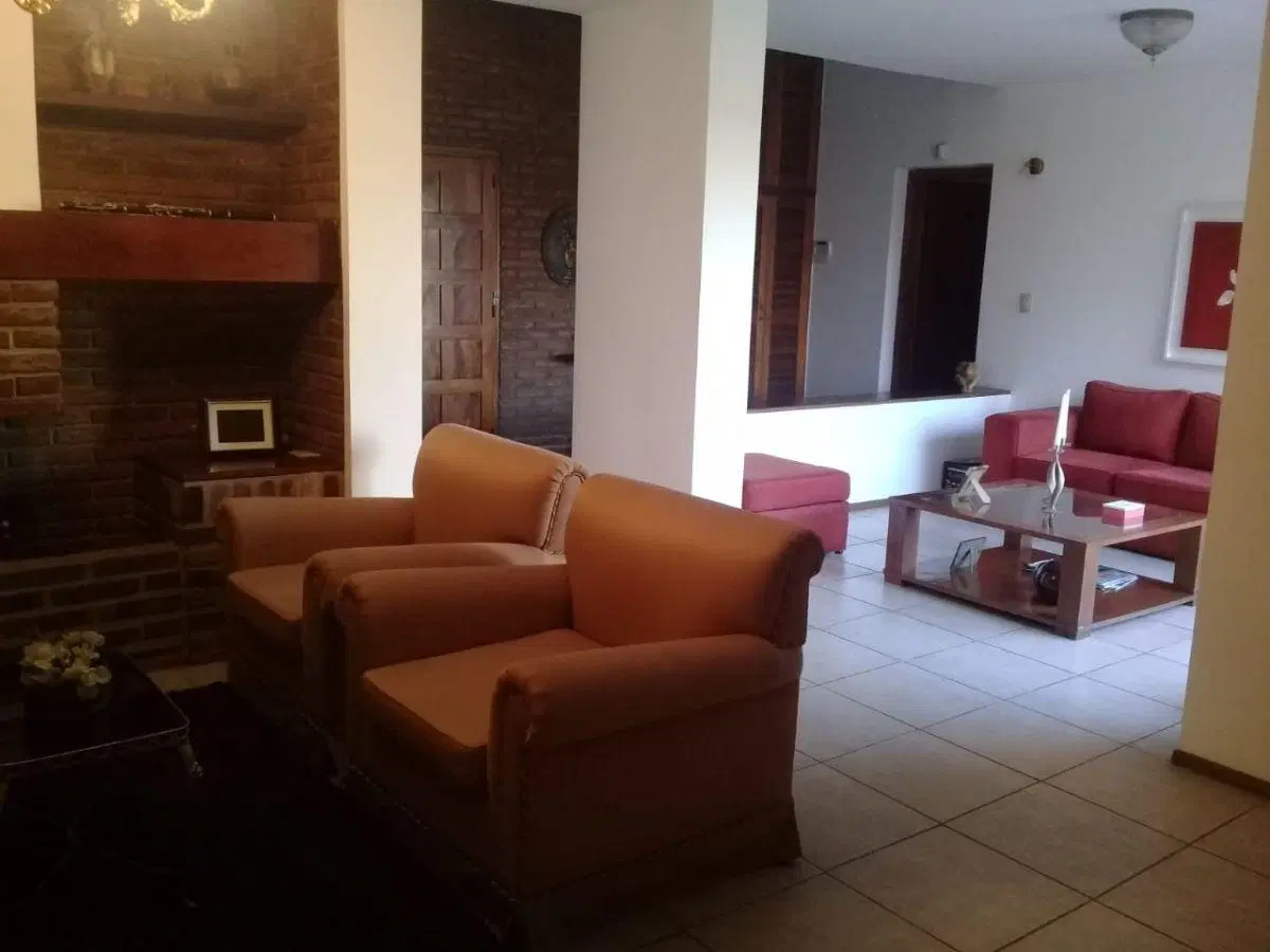 Gran casa en alquiler, familiar o Empresarial, 4 dorm 3 bños dependencia de serv, quincho piscina. 5