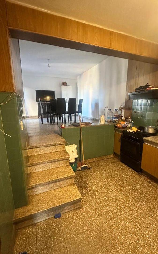 Foto de SE VENDE CASA - 4 DORMITORIOS -2 BAÑOS - TERRAZA C/ASADOR - BALCON, imagen 3