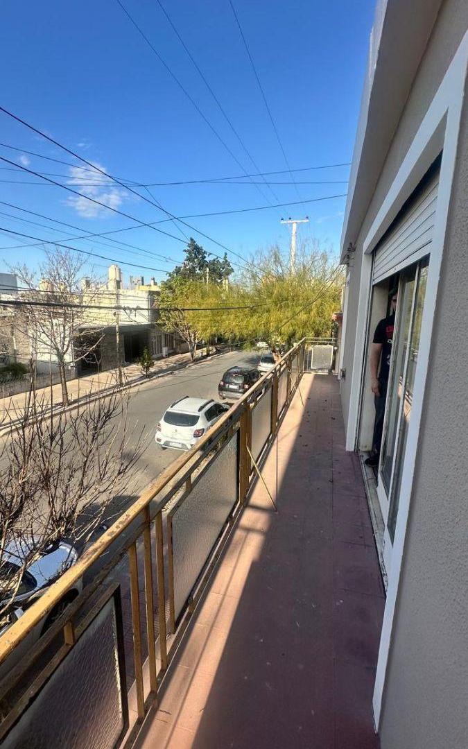 Foto de SE VENDE CASA - 4 DORMITORIOS -2 BAÑOS - TERRAZA C/ASADOR - BALCON, imagen 4