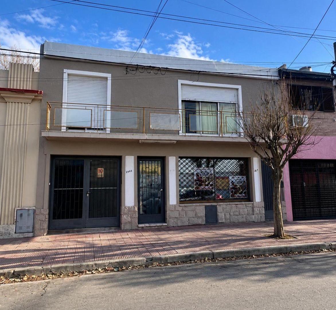 Foto de SE VENDE CASA - 4 DORMITORIOS -2 BAÑOS - TERRAZA C/ASADOR - BALCON, imagen 1