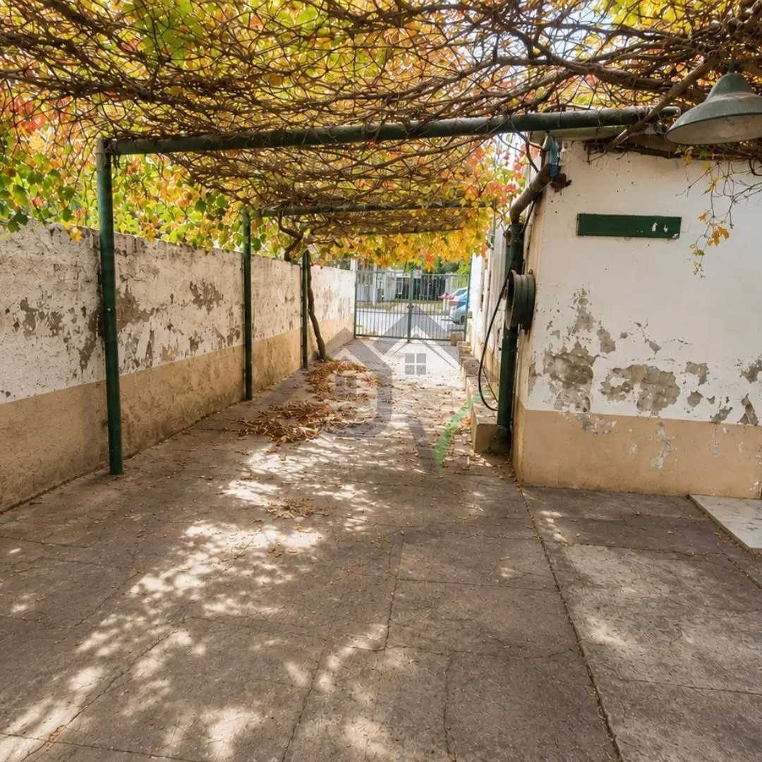 Casa + Departamento en Venta en Victorica | Excelente Ubicación céntrica y Potencial de Renta 8