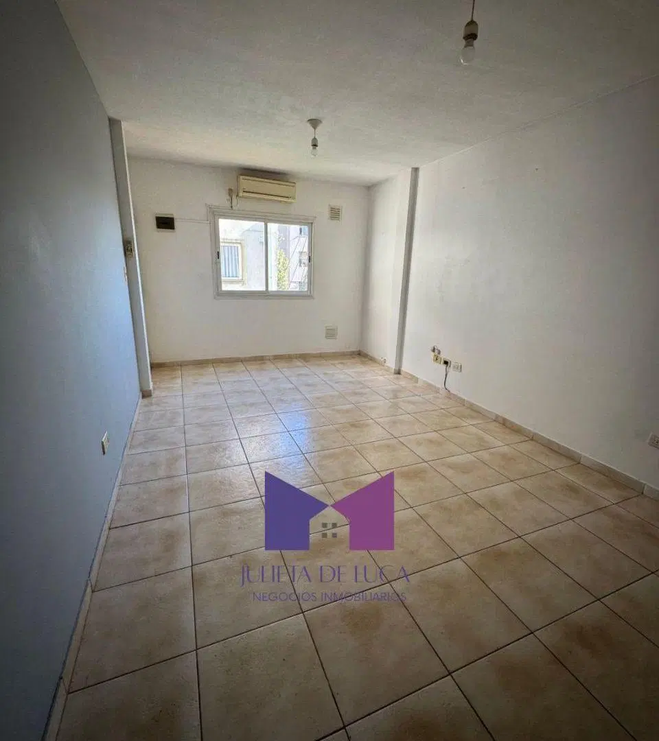 DEPTO. 2 AMB. AL FTE. 2º PISO ESCALERA - U$S 45.000.- 3