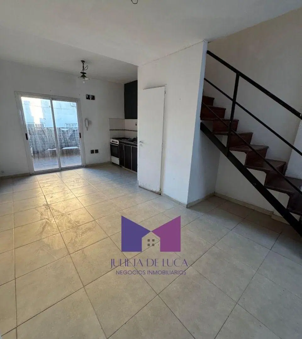 DEPTO. EN DUPLEX 3 AMB. C/BALCON - U$S 56.000.- 5