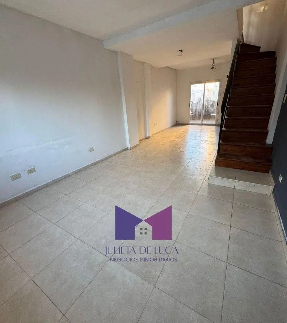 DEPTO. EN DUPLEX 3 AMB. C/BALCON - U$S 56.000.- 4