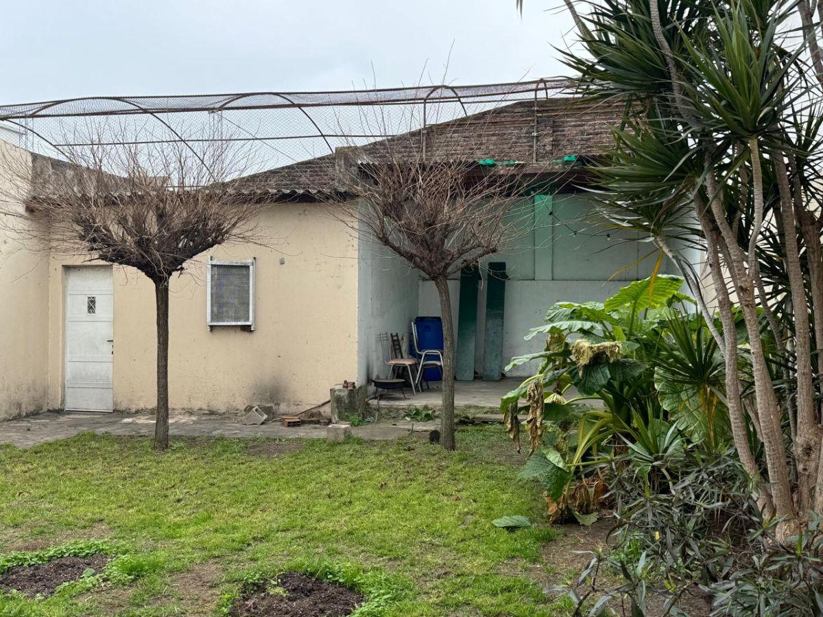 Foto de "ALQUILER" CASA LOTE PROPIO 3 AMB C/COCHERA, QUINCHO, FONDO Y TERRAZA, imagen 3