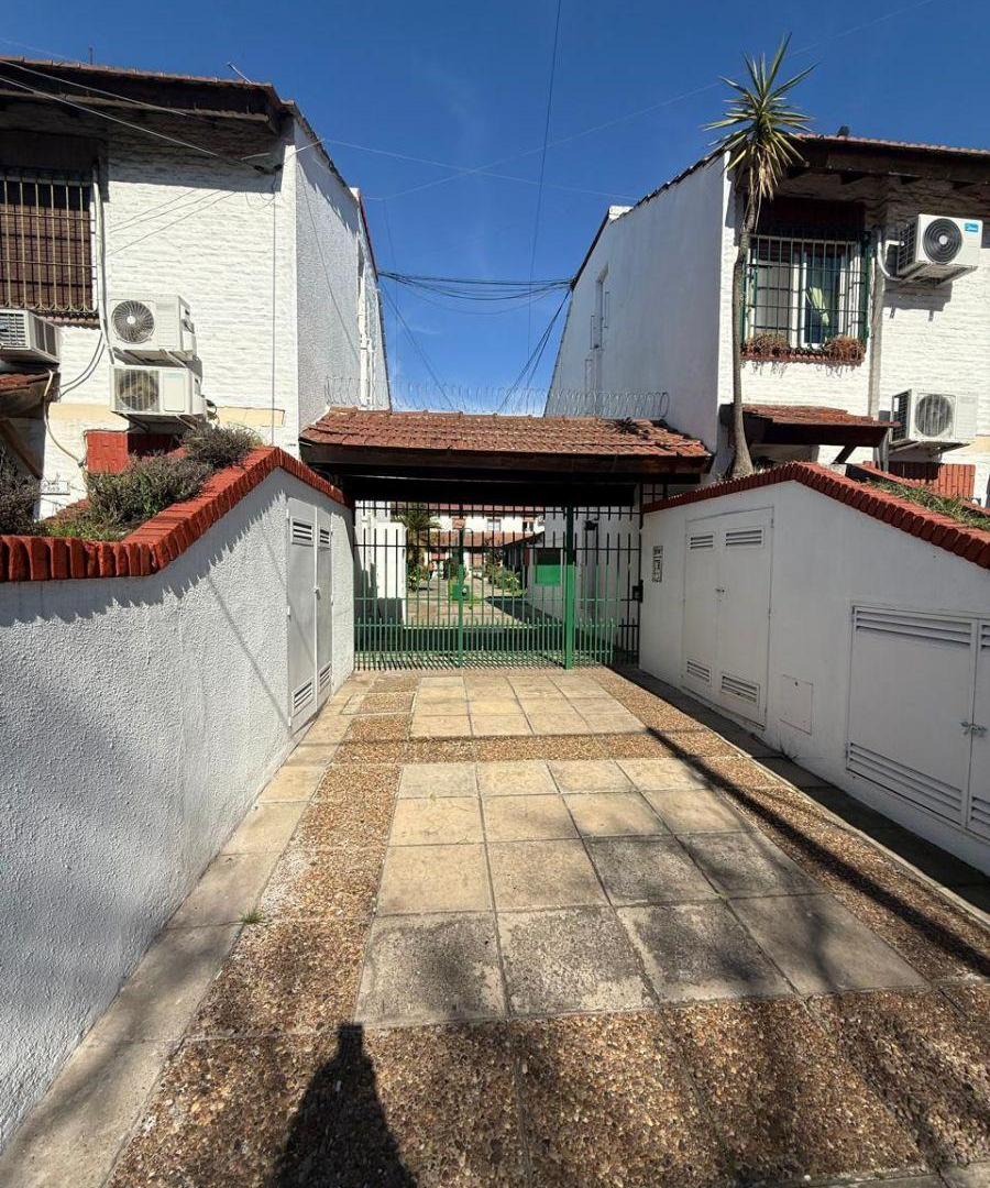 Foto de DUPLEX 2 AMB C/PATIO EN HERMOSO COMPLEJO, imagen 2