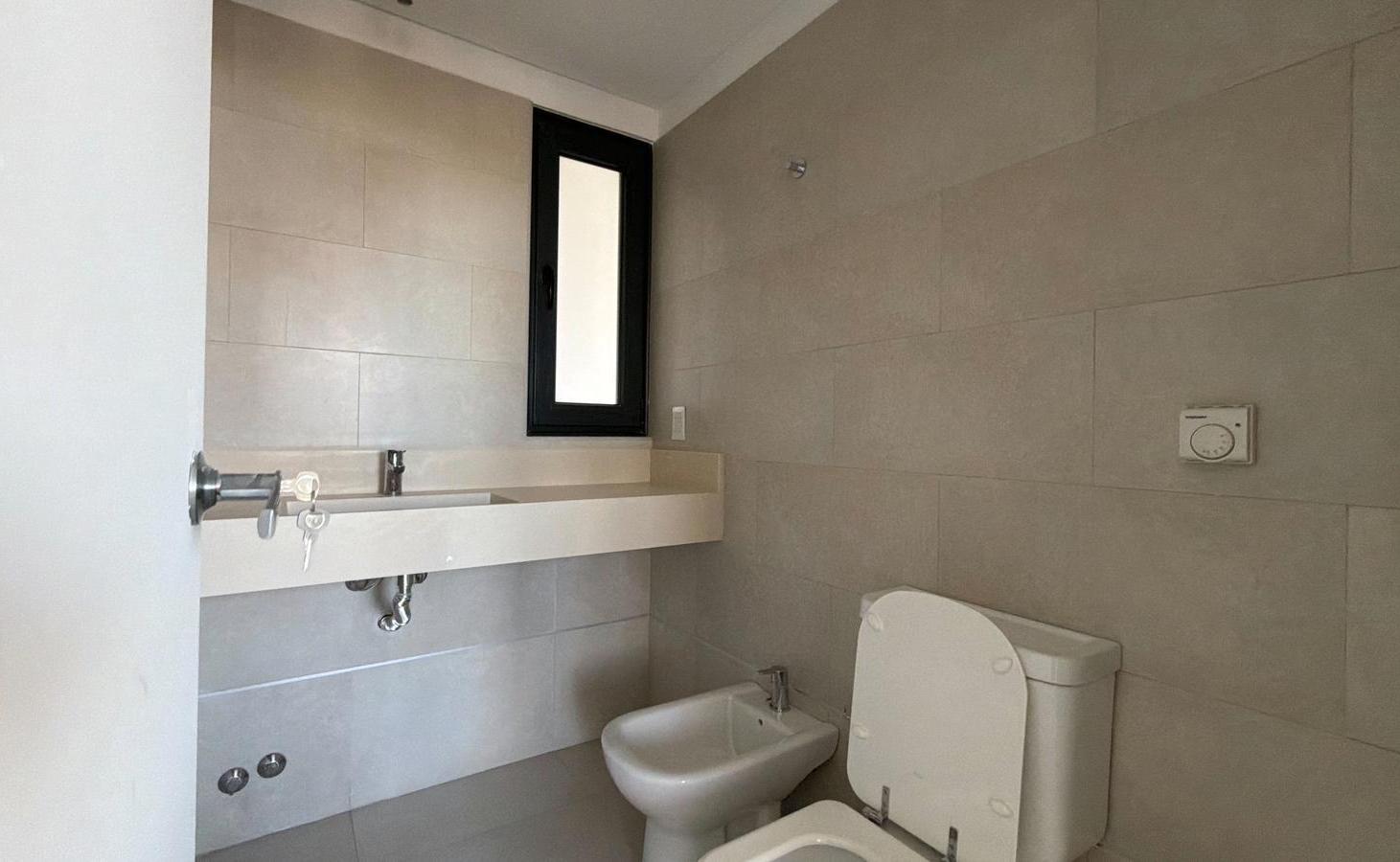 Foto de Departamento Dúplex 2 Ambs Con Doble Altura, Balcón C/Parrilla y, imagen 1