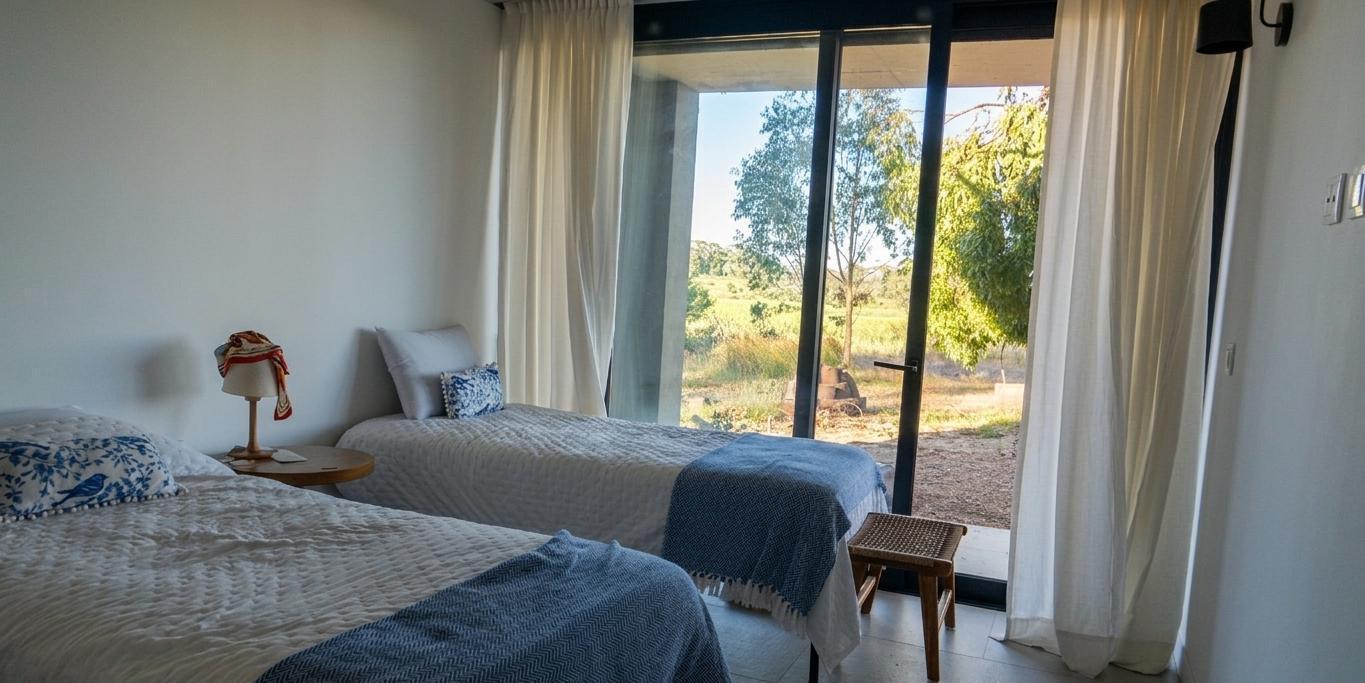 Foto de Venta Casa a Estrenar sobre Laguna Blanca 4 Suites + Amenities VIP, imagen 2