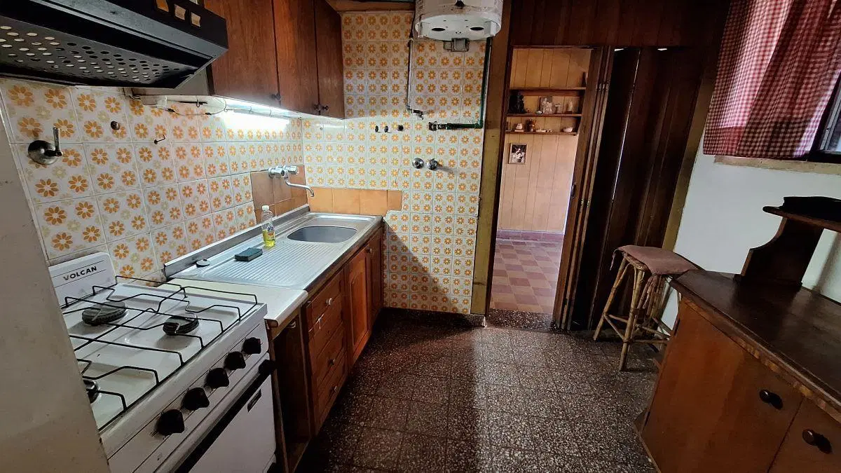 Casa de 2 plantas o vivienda para 2 familias. Zona residencial a 15 cuadras de estación 4