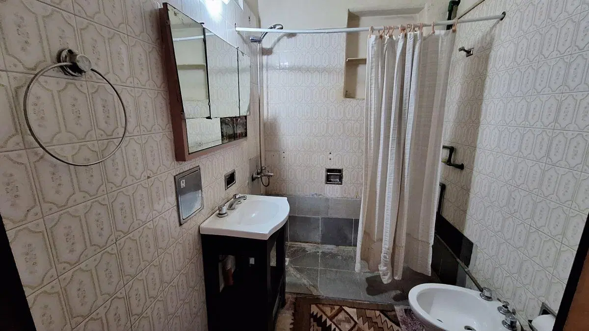 Casa de 2 plantas o vivienda para 2 familias. Zona residencial a 15 cuadras de estación 5