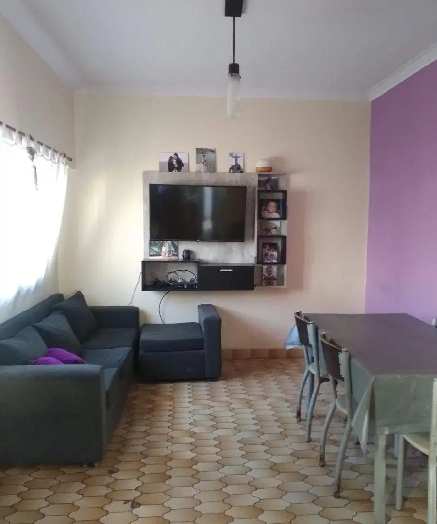 Casa americana de 3 ambientes con parque y piscina. A 5 cuadras de Santa Rosa 3