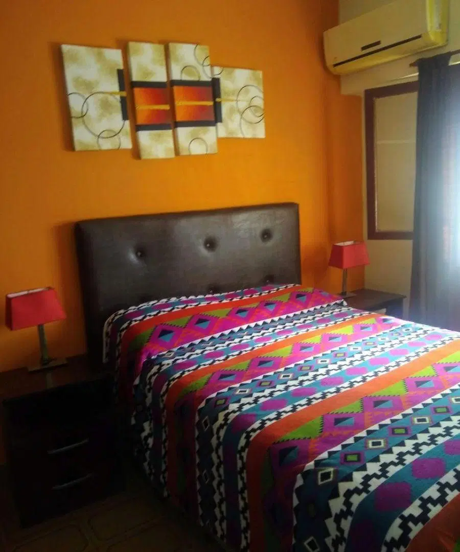 Casa americana de 3 ambientes con parque y piscina. A 5 cuadras de Santa Rosa 4