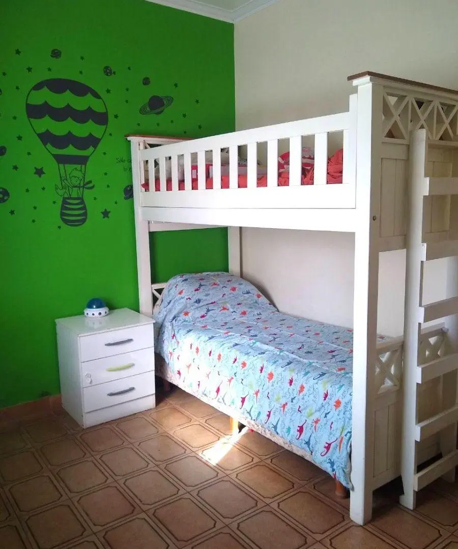 Casa americana de 3 ambientes con parque y piscina. A 5 cuadras de Santa Rosa 2