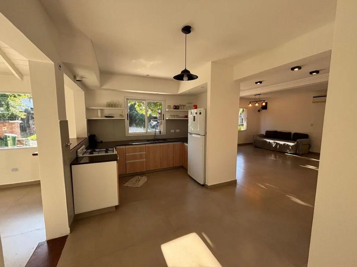 Casa en Barrio Cerrado Haras María Elena | Parque, Piscina y Cochera para 3 Autos 2