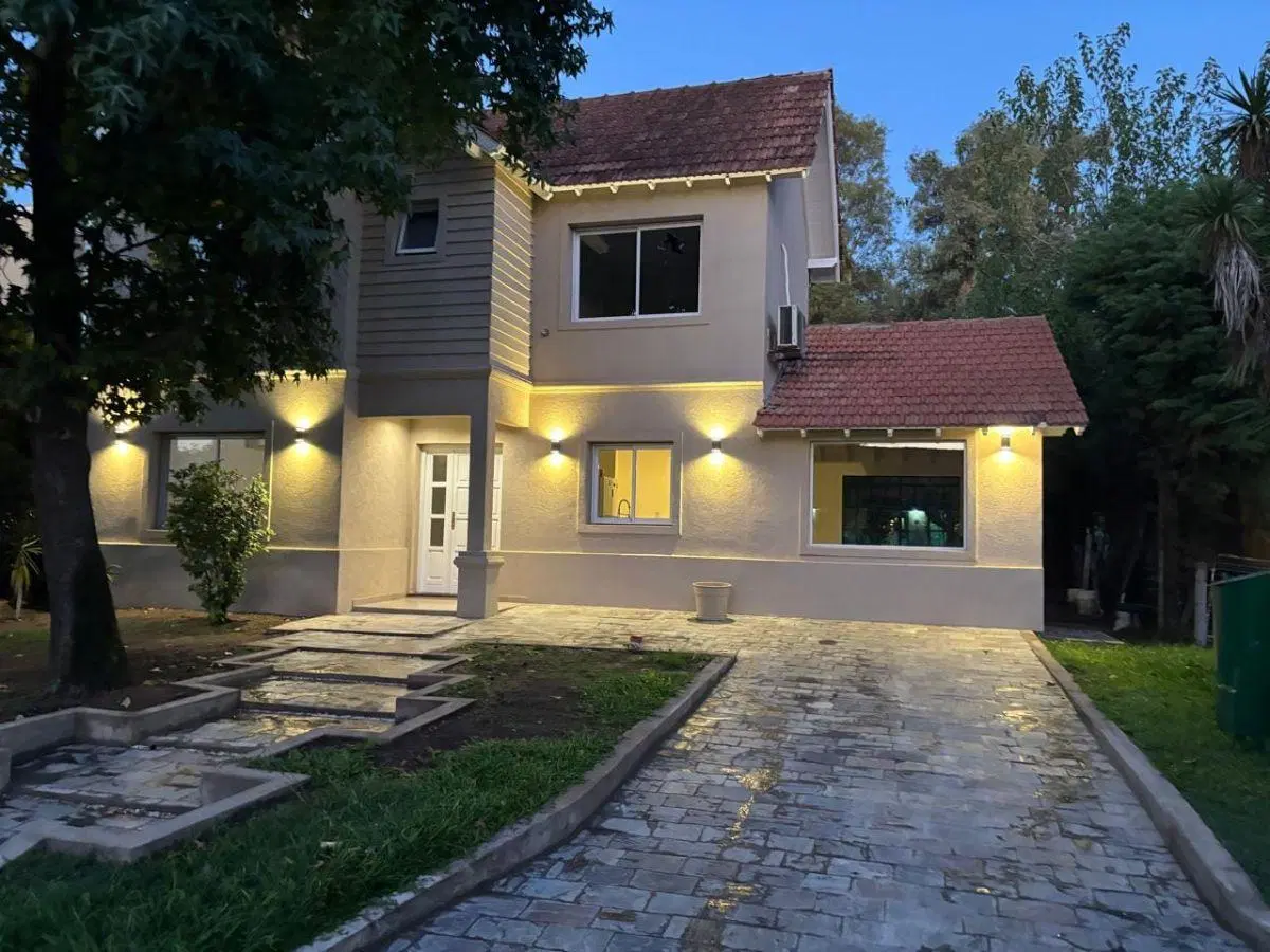 Casa en Barrio Cerrado Haras María Elena | Parque, Piscina y Cochera para 3 Autos 5