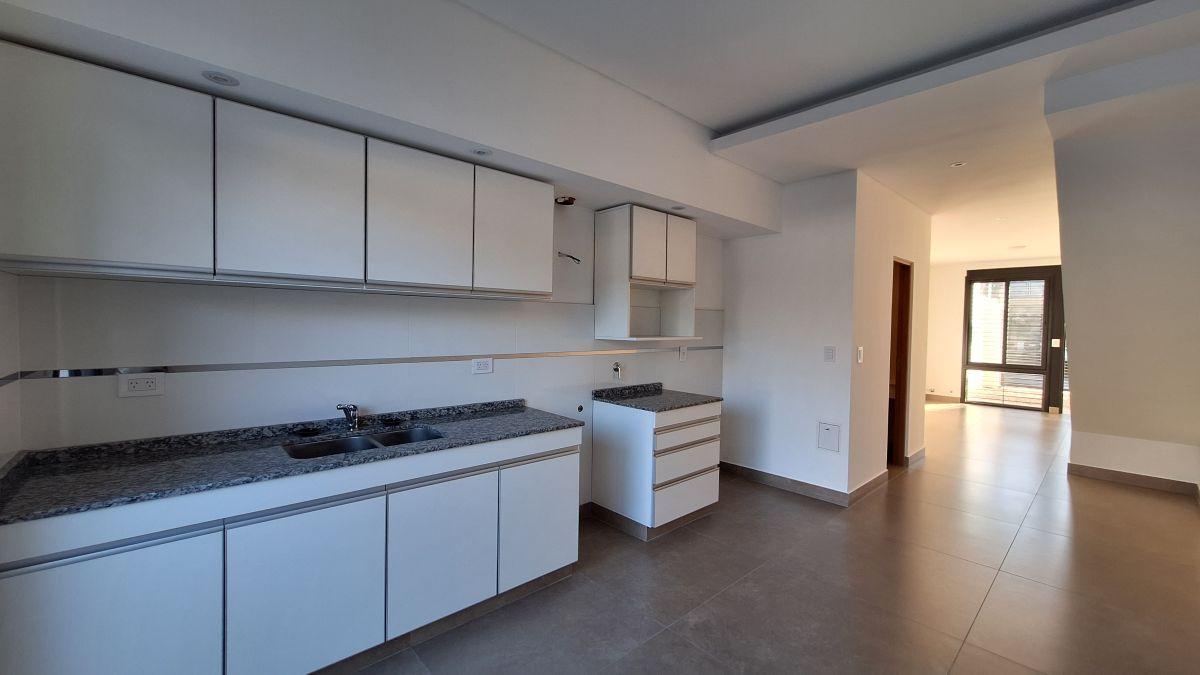 Foto de Confortable dúplex a estrenar con ubicación en barrio residencial de Castelar Sur, ambientes amplios, imagen 2