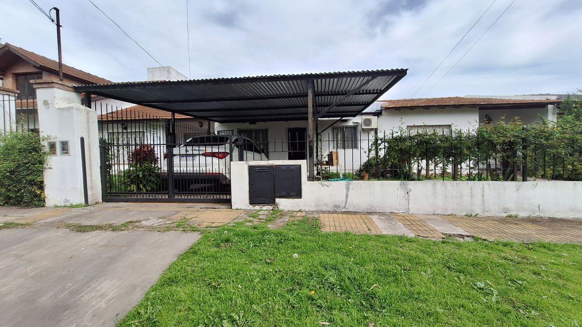Foto de Oportunidad Única: Lote con 2 Viviendas en Villa Ariza, Ituzaingó, imagen 1