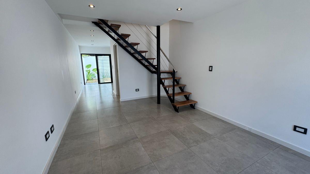 Foto de Dúplex en Condominio Cerrado – Ituzaingó Norte, imagen 2