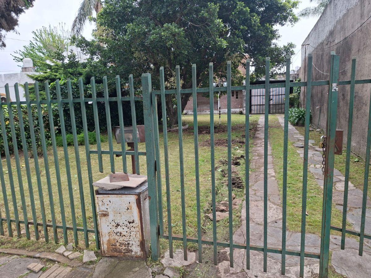 Foto de Casa a reciclar con potencial enorme en Ituzaingó Norte, imagen 2