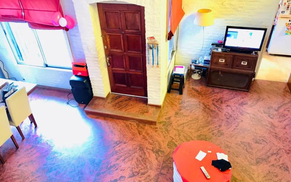 Foto de CHALET EN CASTELAR NORTE – EXCELENTE UBICACIÓN A 1 CUADRA DE AV. SANTA, imagen 3