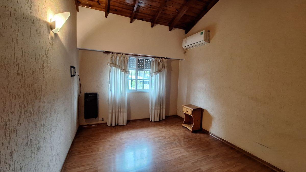 Foto de Impecable Chalet en Ituzaingó: Ubicación premium, piscina y confort, imagen 3