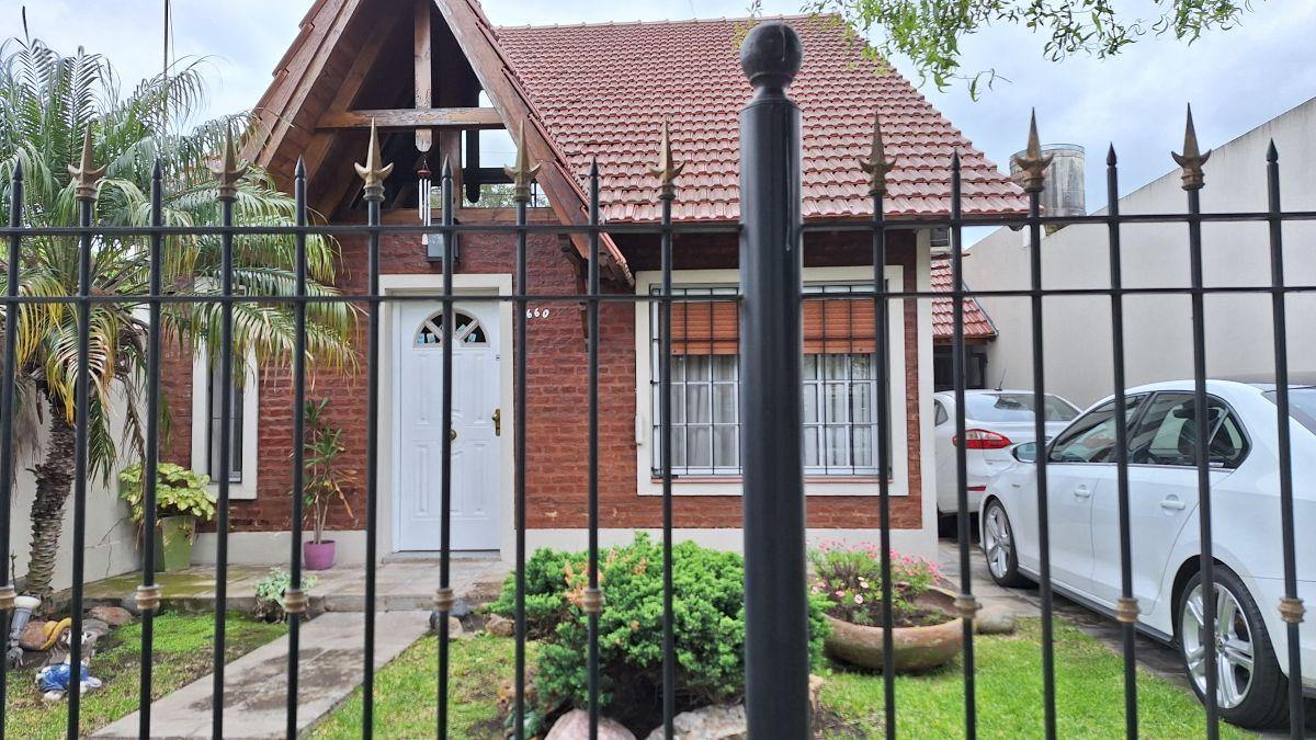 Foto de Impecable Chalet en Ituzaingó: Ubicación premium, piscina y confort, imagen 1