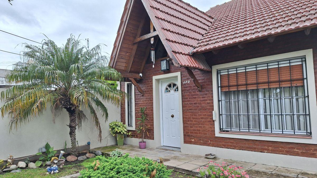 Foto de Impecable Chalet en Ituzaingó: Ubicación premium, piscina y confort, imagen 2