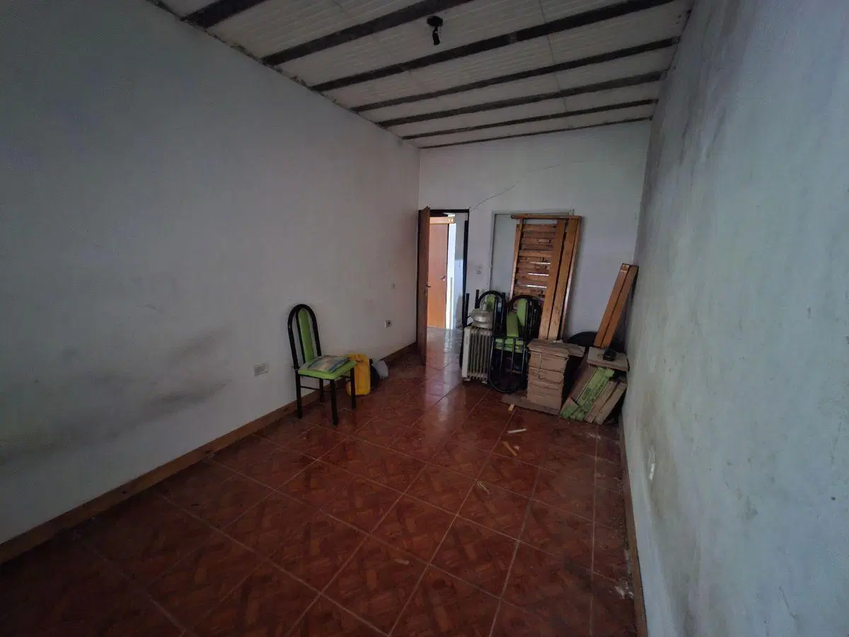CASA FAMILIAR EN ALQUILER. CUARTO AMBIENTES/ BOSQUES,FCIO.VARELA 4