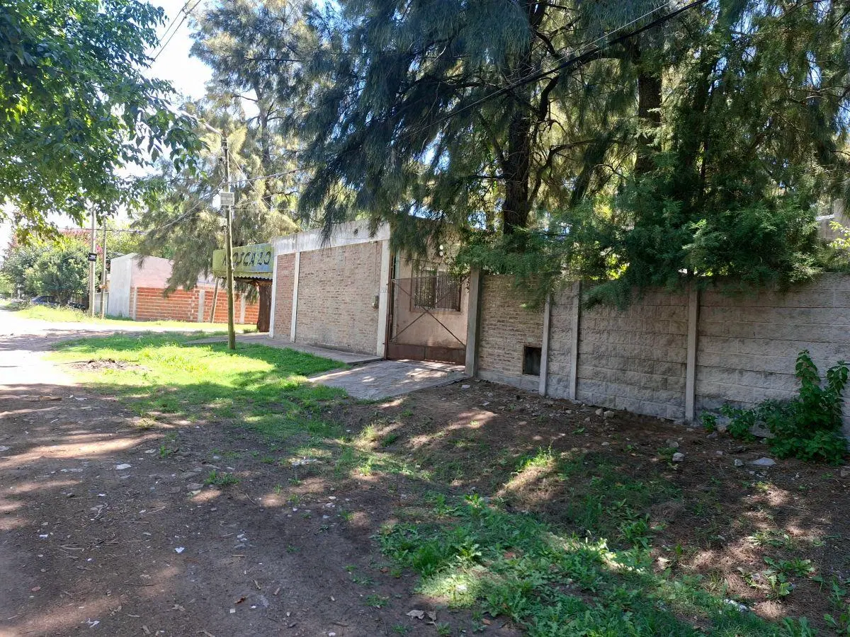 CASA FAMILIAR EN ALQUILER. CUARTO AMBIENTES/ BOSQUES,FCIO.VARELA 2
