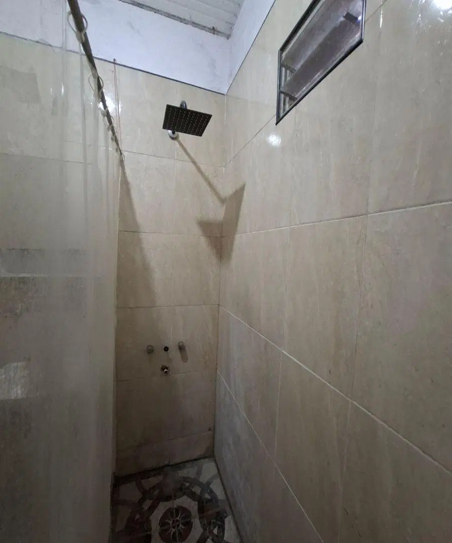 CASA FAMILIAR EN ALQUILER. CUARTO AMBIENTES/ BOSQUES,FCIO.VARELA 1