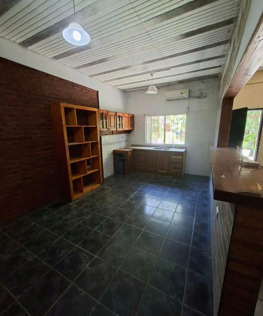 CASA FAMILIAR EN ALQUILER. CUARTO AMBIENTES/ BOSQUES,FCIO.VARELA 5