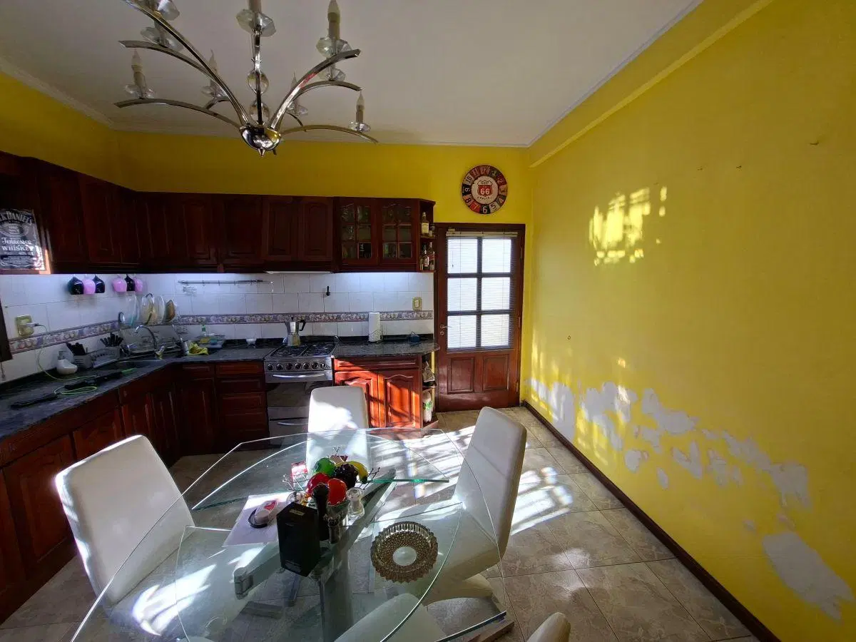 APTO CRÉDITO: CASA EN VENTA con DOS DORMITORIOS, PATIO y COCHERA. EXCELENTE UBICACIÓN,BERAZATEGUI 5