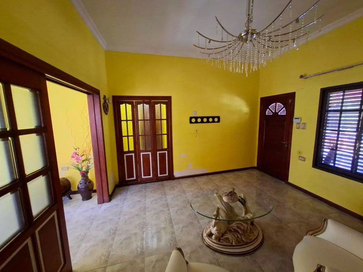 APTO CRÉDITO: CASA EN VENTA con DOS DORMITORIOS, PATIO y COCHERA. EXCELENTE UBICACIÓN,BERAZATEGUI 2