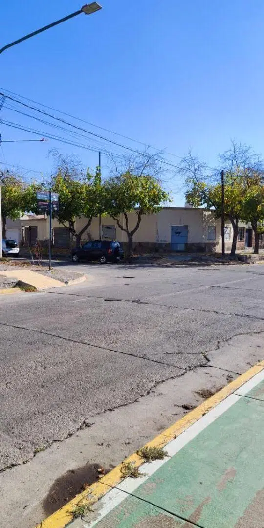 REAL INMOBILIARIA VENDE LOTE con EXTRAORDINARIA UBICACION COMERCIAL en Godoy Cruz 3