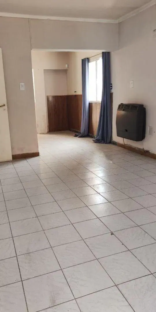 REAL Inmobiliaria VENDE MAGNIFICA Inversión. CASA en GODOY CRUZ CENTRO: a cuadras de San Martín Sur 2