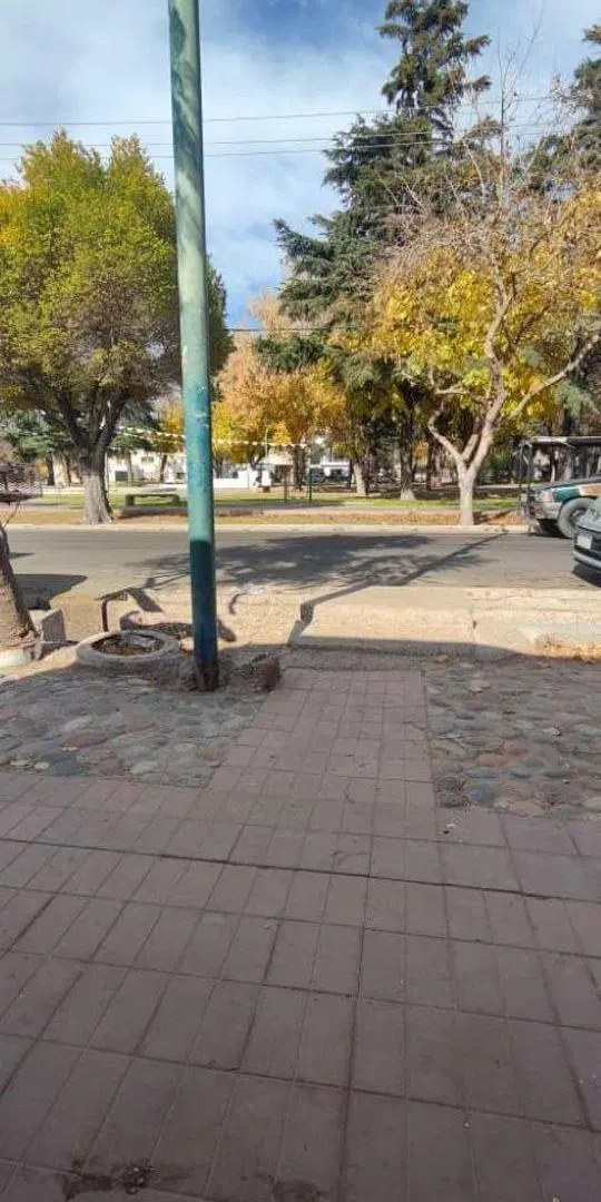 REAL Inmobiliaria VENDE MAGNIFICA Inversión. CASA en GODOY CRUZ CENTRO: a cuadras de San Martín Sur 4