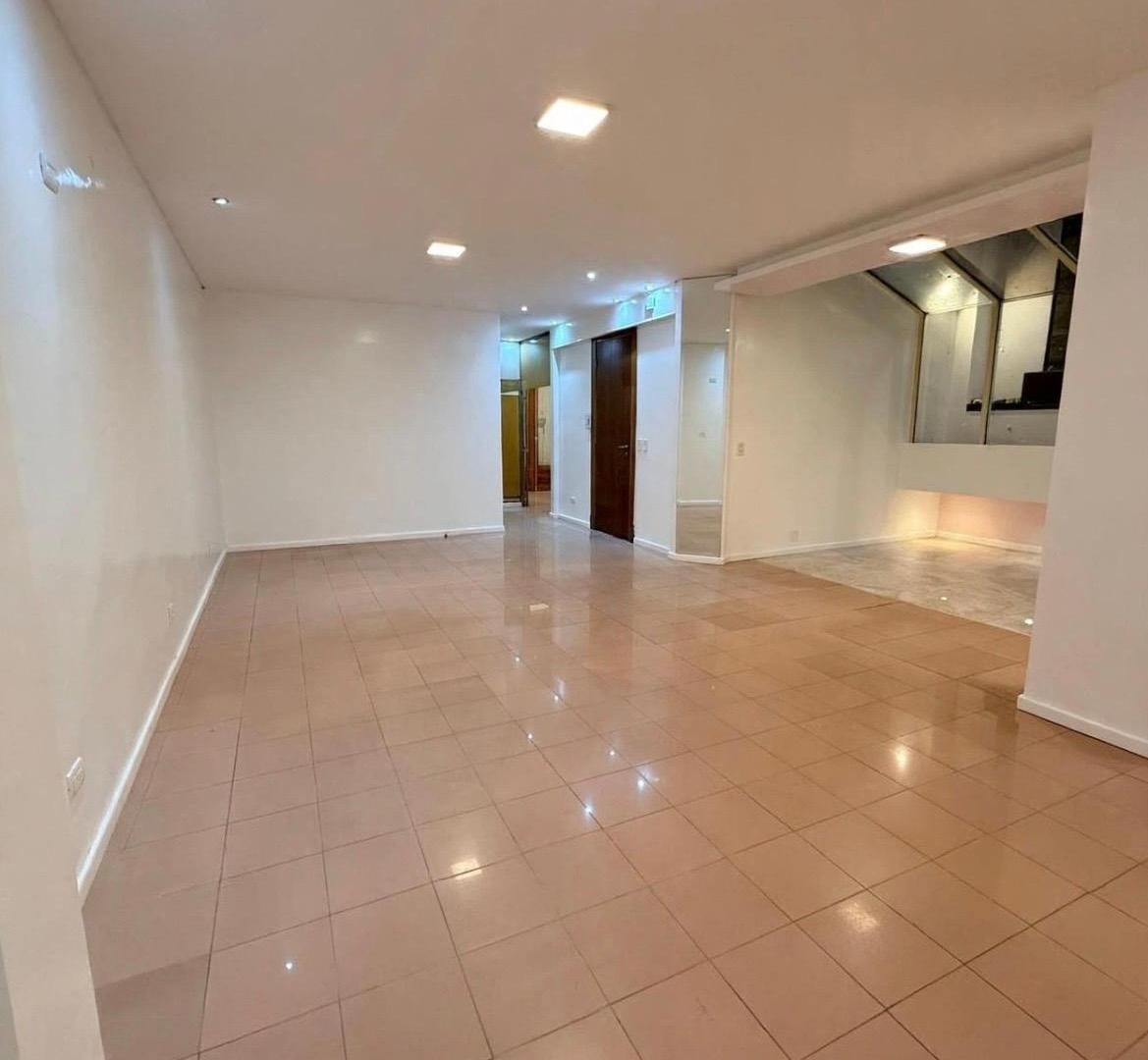 Foto de Depto Frente 1er Piso - Alquiler Permanente - Apto Consultorio/Est, imagen 1