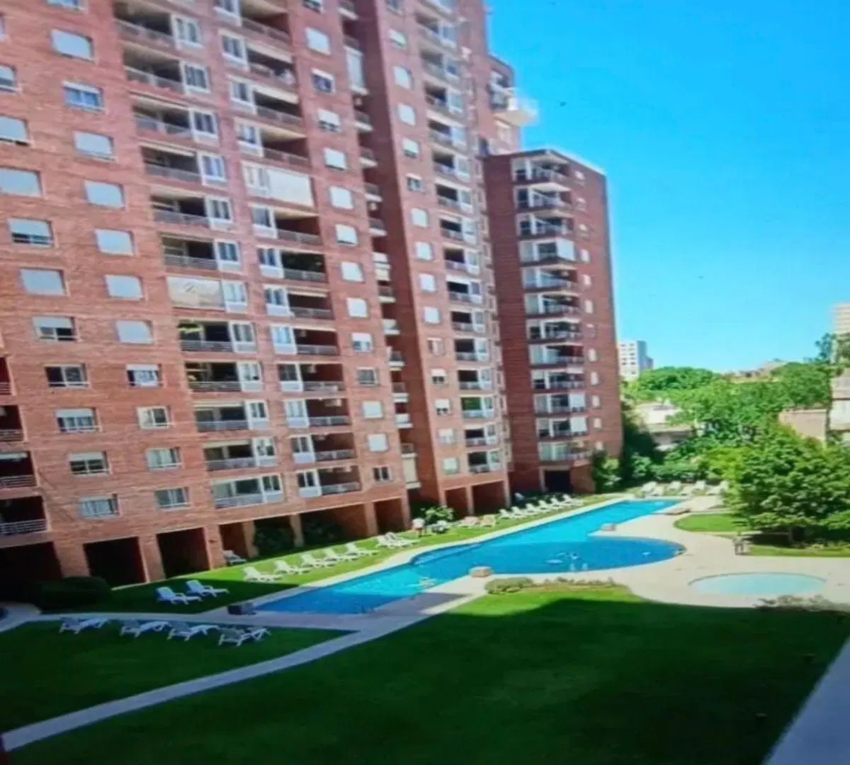 Departamento de 65 m2 con 2 dormitorios 2 baños Cochera en alquiler en Jardines de Libertador Núñez 4