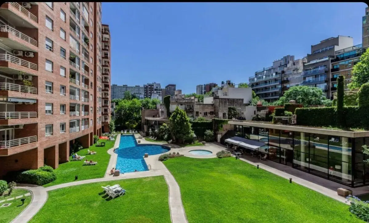 Departamento de 65 m2 con 2 dormitorios 2 baños Cochera en alquiler en Jardines de Libertador Núñez 3