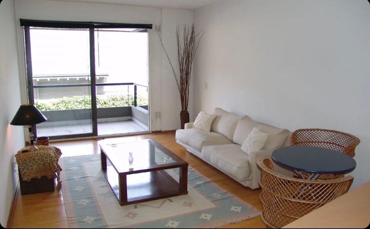 Foto de Departamento de 42 m² Amoblado de 1 dormitorio en alquiler y temporal, imagen 2