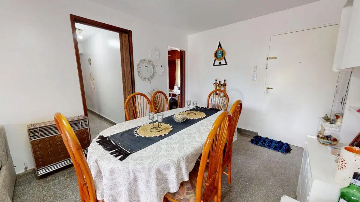 VENTA DEPARTAMENTO  3 AMBIENTES CON BALCON Y COCHERA DESCUBIERTA EN MARTINEZ 4